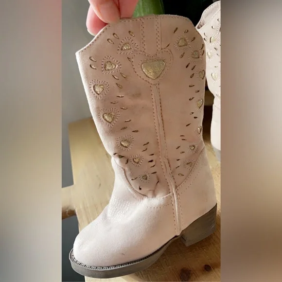 Cute pink little girls boots Size 5 1/2 - Picture 2 of 2